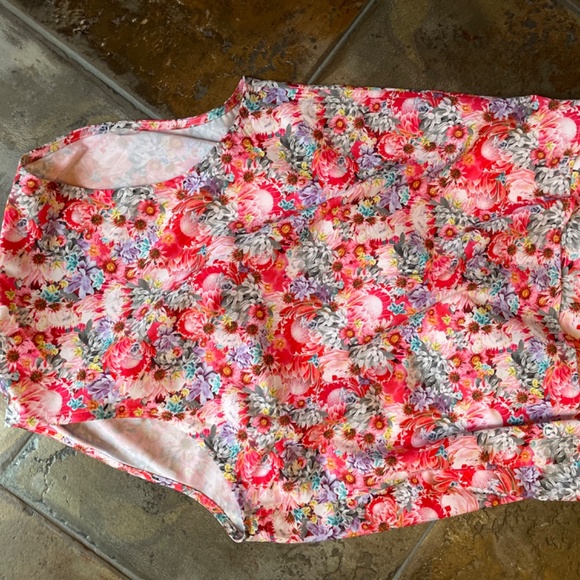 LULULEMON FLOWABUNGA TOP + SHORT SET SZ 6 [SUPER RARE] - Picture 3 of 5